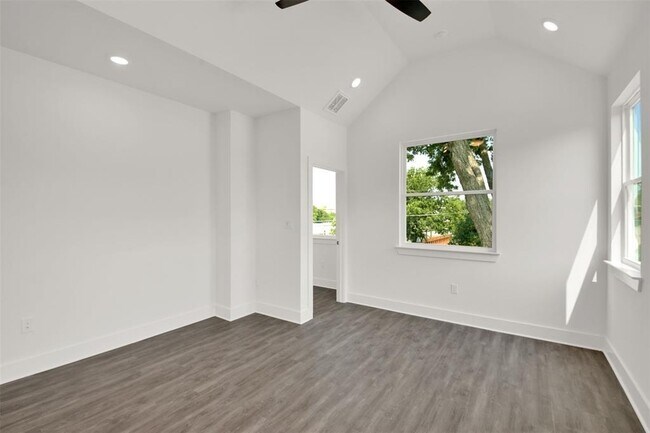 Building Photo - 7603 Carver Ave