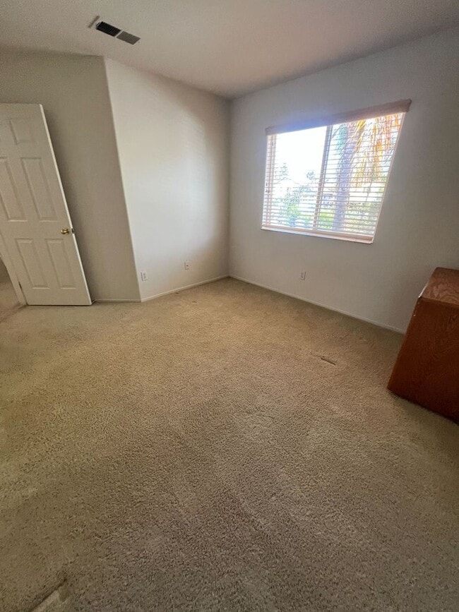 Building Photo - Spacious 6-Bedroom Home with Loft in Prime...