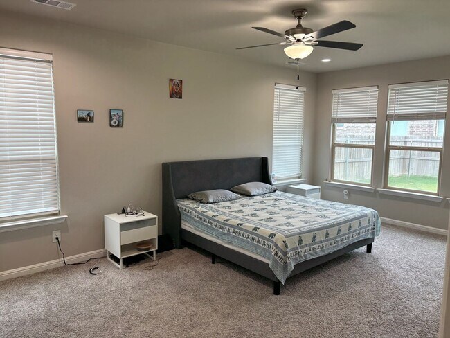 Building Photo - 1003 Fortitude Ct