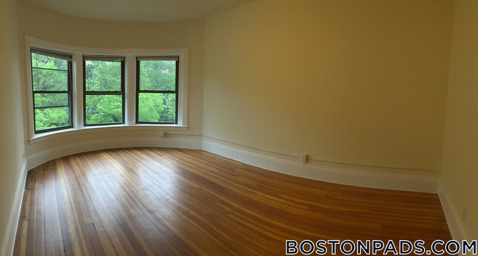 Building Photo - 1463 Beacon St