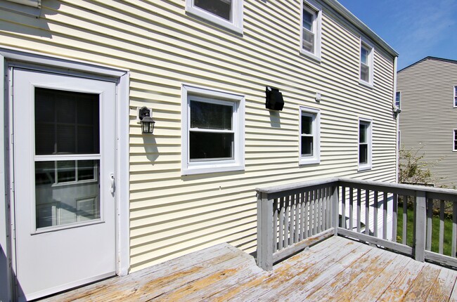 Building Photo - 261 East Ave