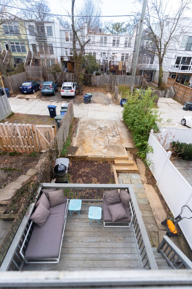 Building Photo - S Street