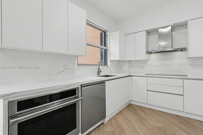 Building Photo - 731 Crandon Blvd