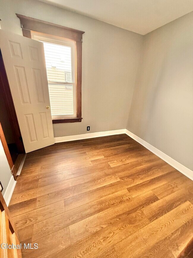 Building Photo - 1120 Pleasant St