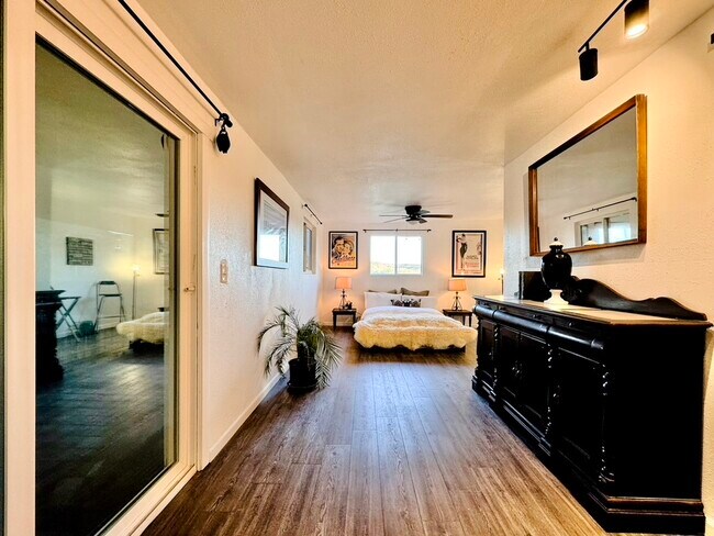 Building Photo - 16060 39th Ave