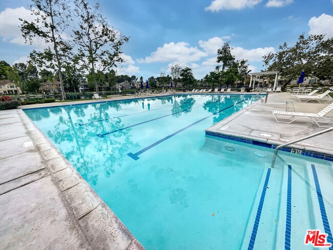 Building Photo - 1108 Jewett Dr