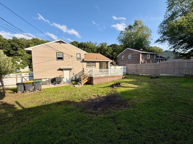 Building Photo - 18 Aquilla Ave