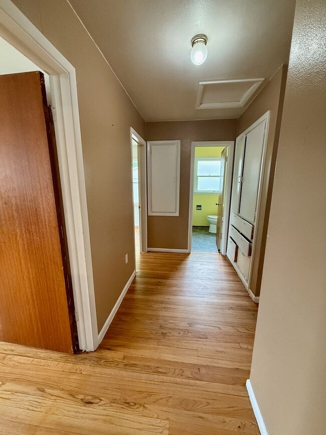 Building Photo - Ideally Located 3 Bed 1.5 Bath Spokane Hom...