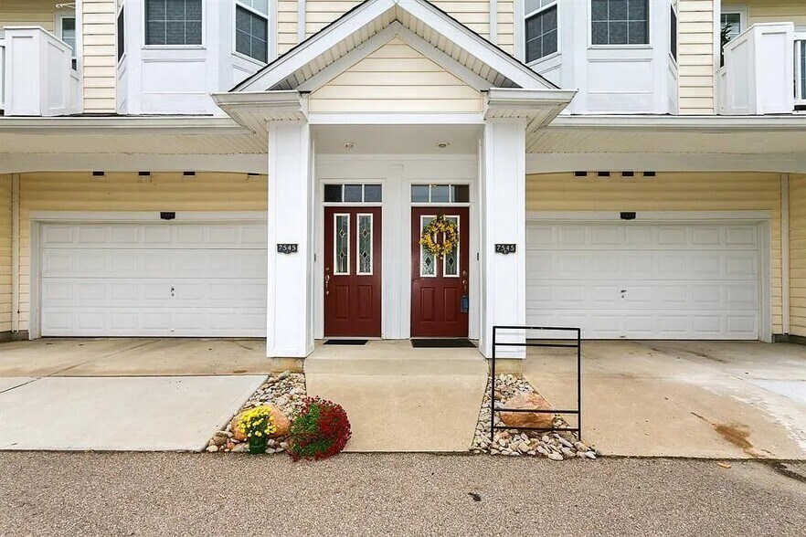Building Photo - 7545 Mansion Cir