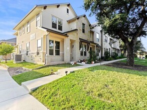 Building Photo - 4 Bedroom Condo in Austin