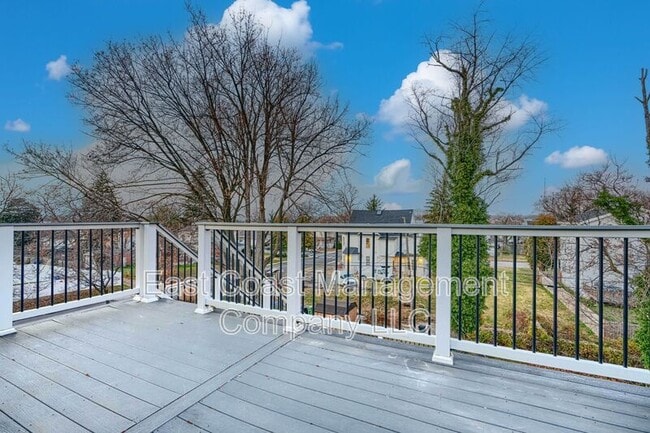 Building Photo - 4012 Fernhill Ave