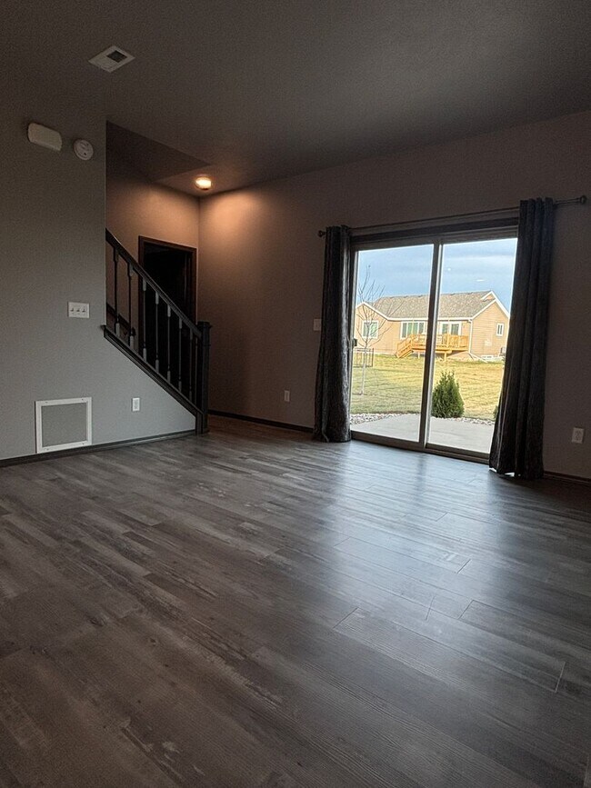 Building Photo - Spacious 3-Bedroom Home