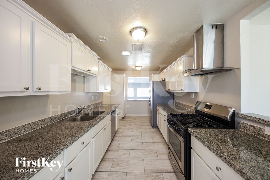 Building Photo - 1308 W Elm St