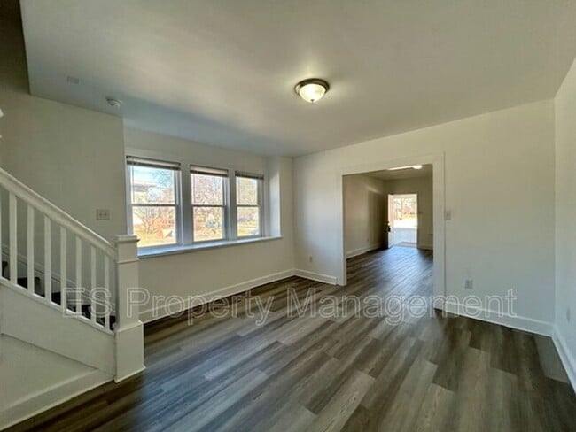 Building Photo - 2960 N Park Ave