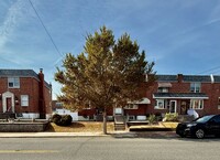 Building Photo - RARELY Offered PACKER PARK 3 Bedroom/2 Bat...