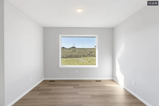 Building Photo - GORGEOUS 4 BED 2 BATH