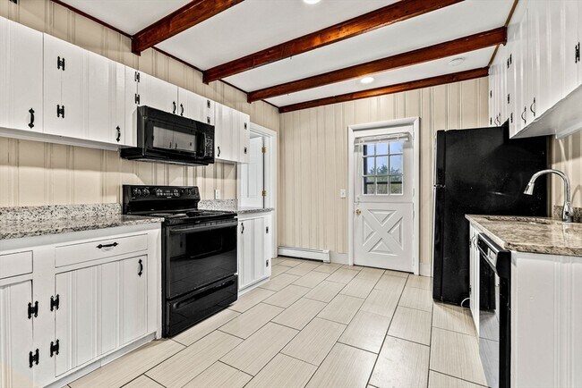 Building Photo - 9 Maple Cir