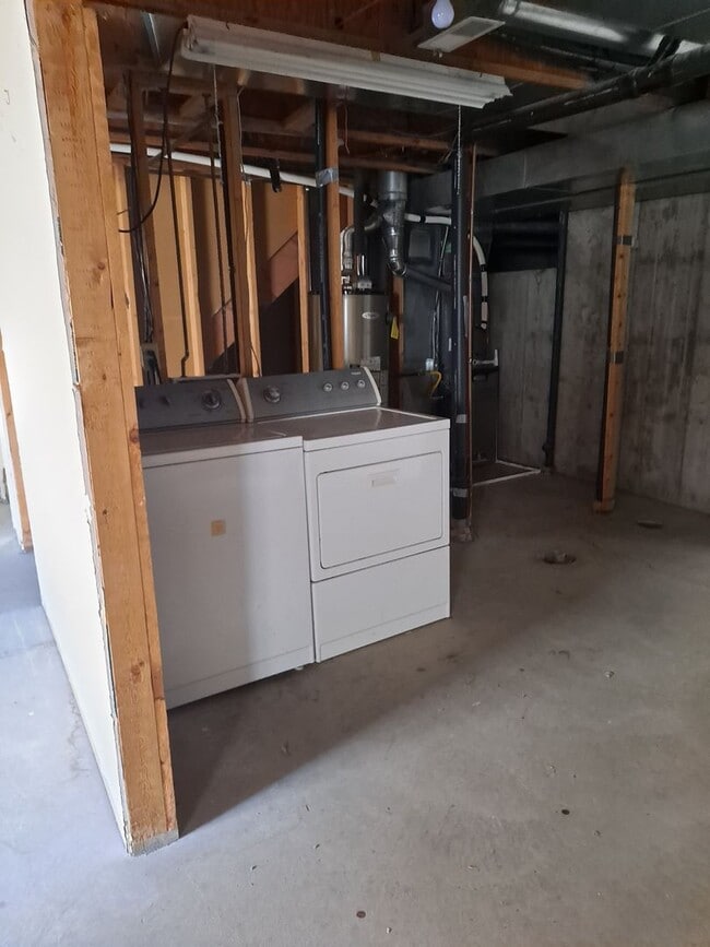 Building Photo - ALL PROSPECTIVE TENANTS MUST SUBMIT A $58 ...