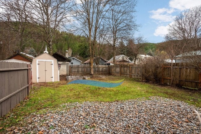 Building Photo - Kellogg Mid-Term Rental: Charming 3 Bed 1 Bath Home with Fenced Yard – Ends June 30!