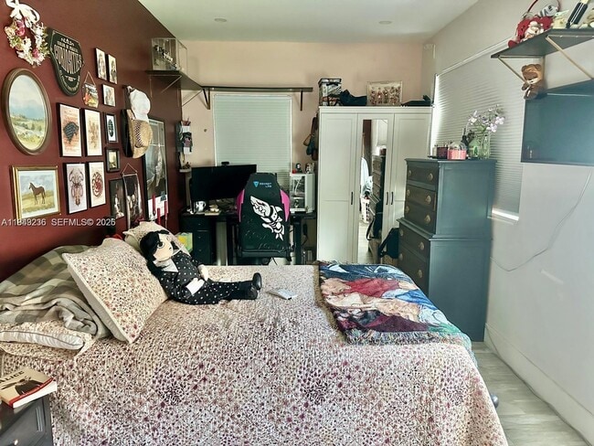 Building Photo - 651 E 38th St