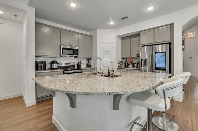 Building Photo - 4011 Logan Dr