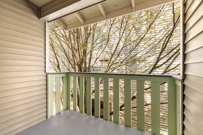Building Photo - Charming 1 Bedroom Condo in Kenmore with P...