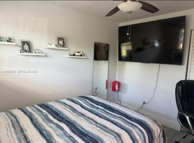 Building Photo - 1327 Towhee St