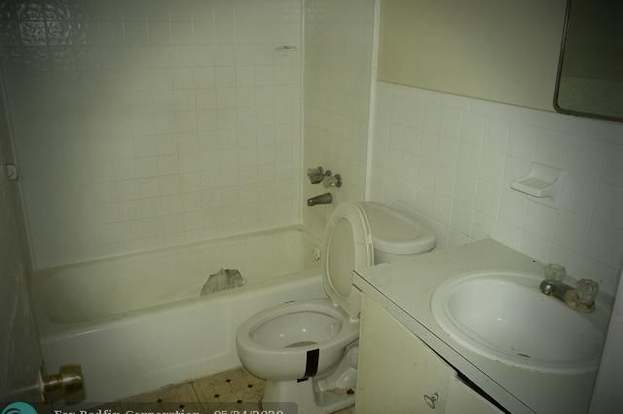 Building Photo - 1406 Arpeika St
