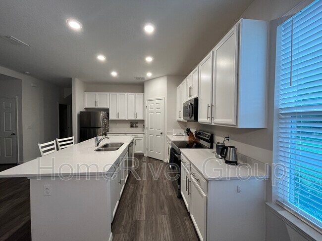 Building Photo - 4958 Avalon Park Blvd