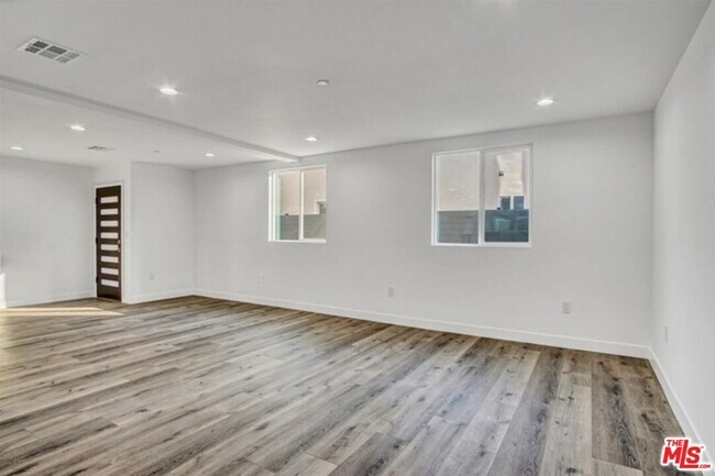 Building Photo - 2419 Cochran Ave