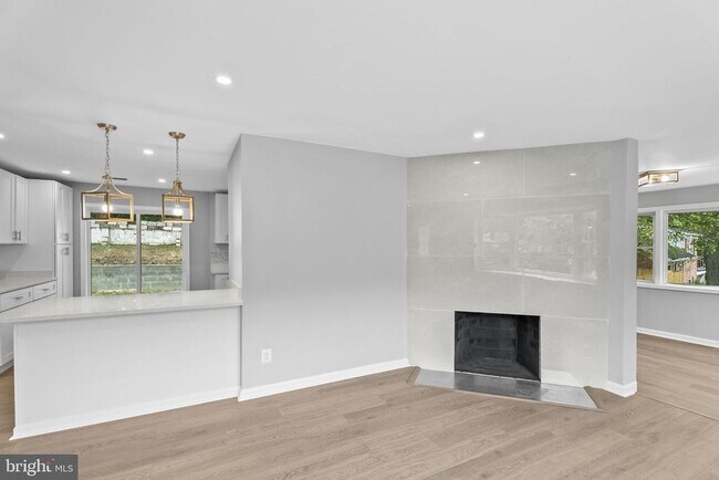 Building Photo - 5822 Brookview Dr