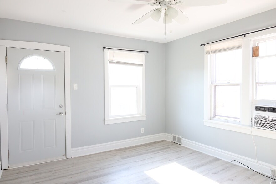 Living Room - 1706 33rd St