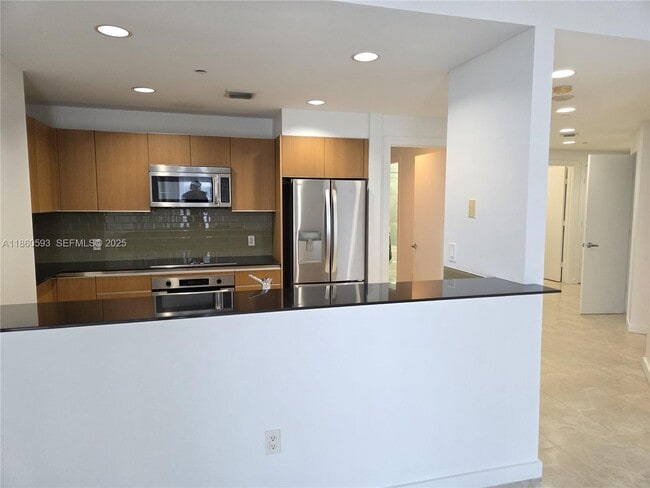 Building Photo - 1050 Brickell Ave