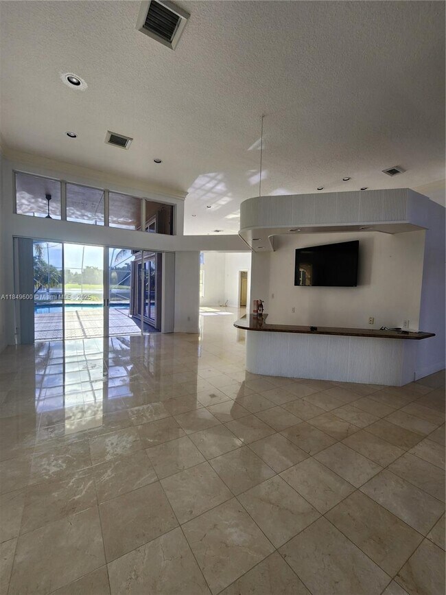 Building Photo - 620 Laurel Ln