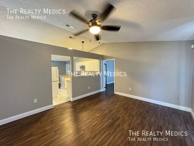 Building Photo - 313 Azincourt Ln