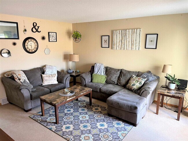 Building Photo - 1933 Northwestern Ave