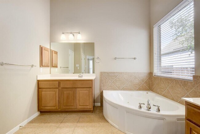 Building Photo - 321 Grafton Ln