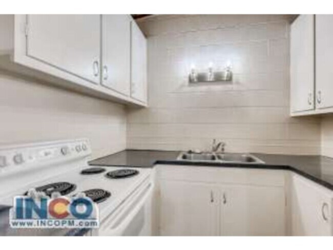 Building Photo - 6075 S Sterne Pkwy