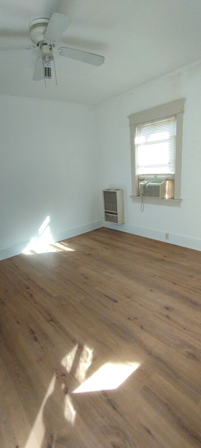 Building Photo - 216 S Almansor St