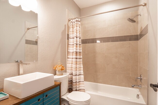 Building Photo - 1527 Lamar St