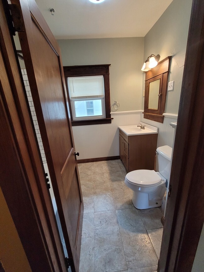 main bath - 1545 S 13th St