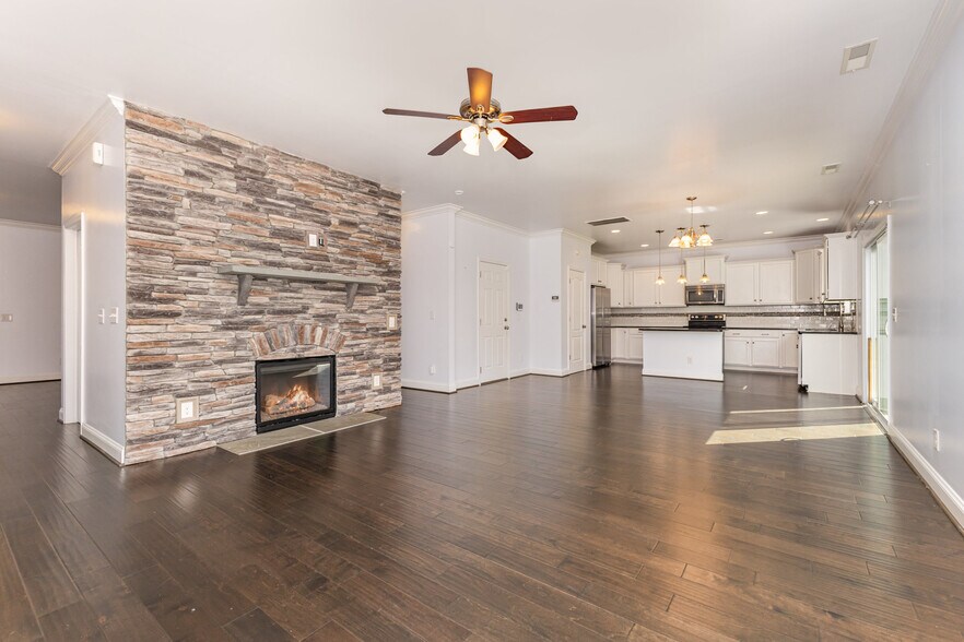 Building Photo - 1505 Yellow Daisy Dr
