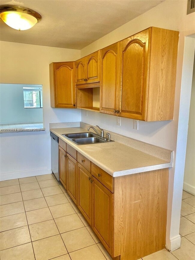 Building Photo - 159 Lakeview Dr