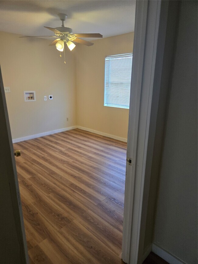 Building Photo - 2216 3rd St