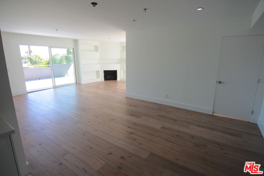 Building Photo - 939 Palm Ave