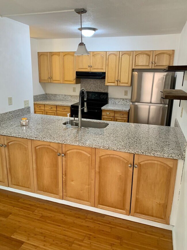 Building Photo - Upgraded 3 bed 2 bath condo in Kailua Town, 2 covered parking