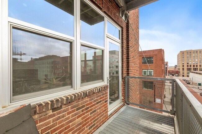 Building Photo - 901 N 3rd St