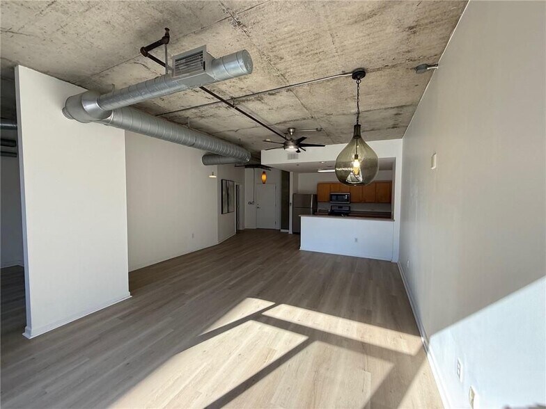 Building Photo - 115 W Peachtree Pl NW