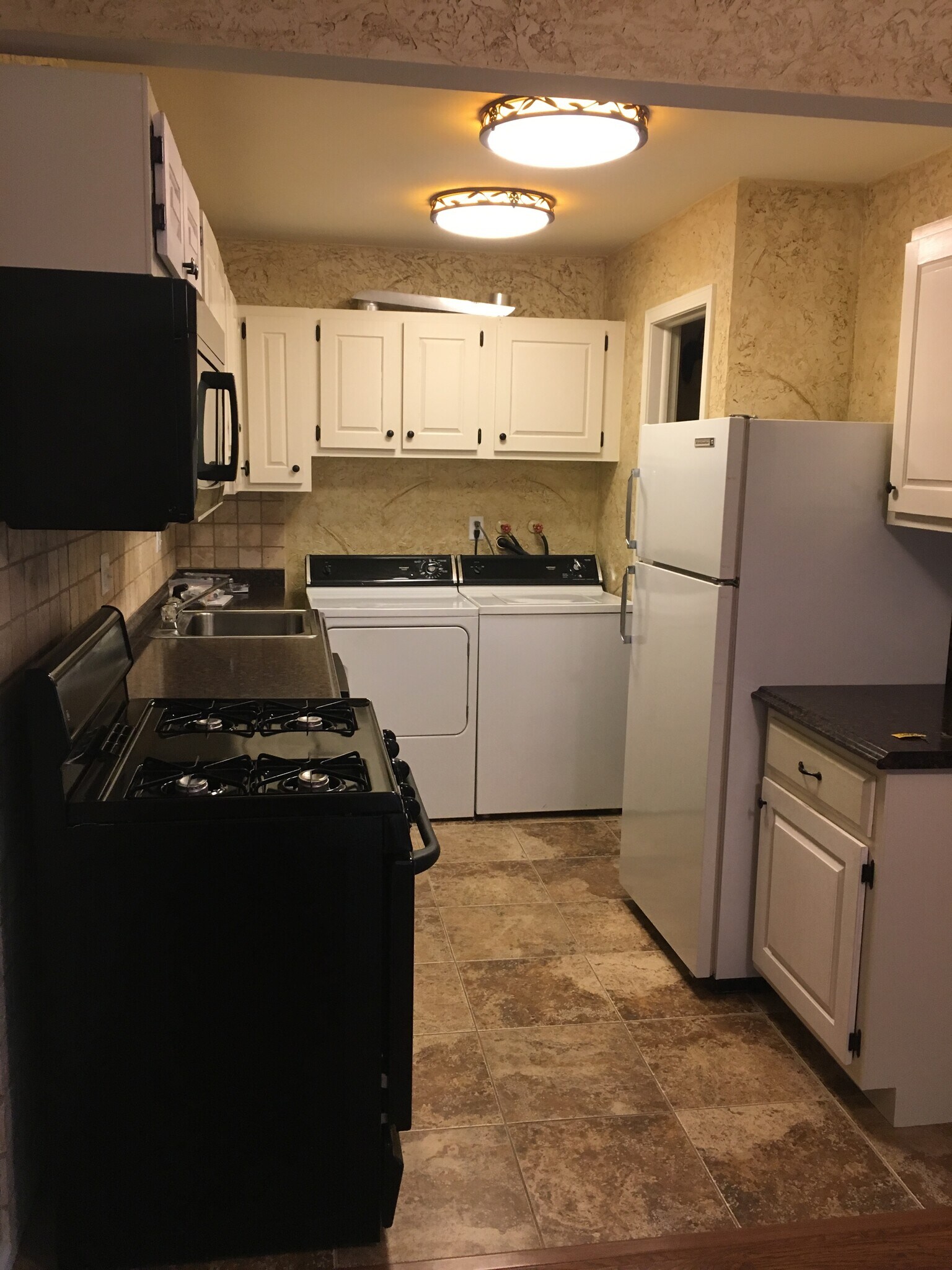 Building Photo - 41202 N Woodbury Green Dr