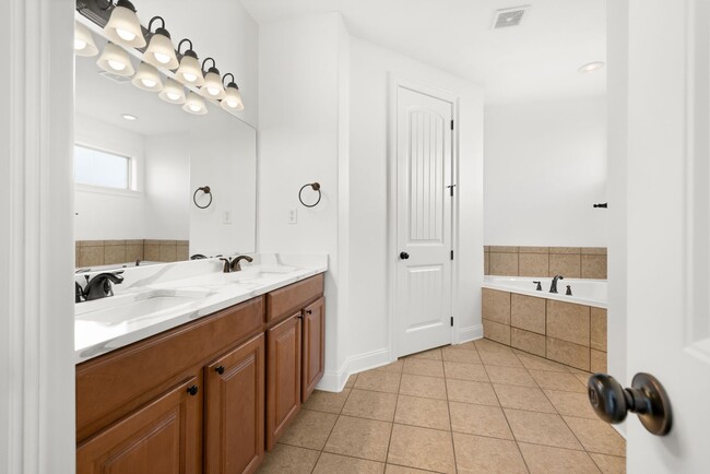 Building Photo - Completely Renovated 4bd/2ba in Olive Branch